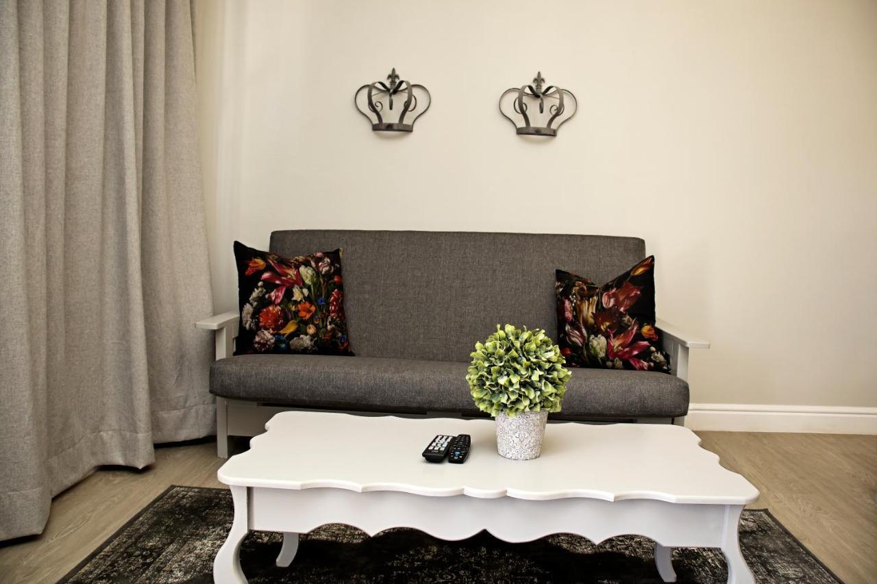 French Karoo Guesthouse Beaufort Wes Buitenkant foto